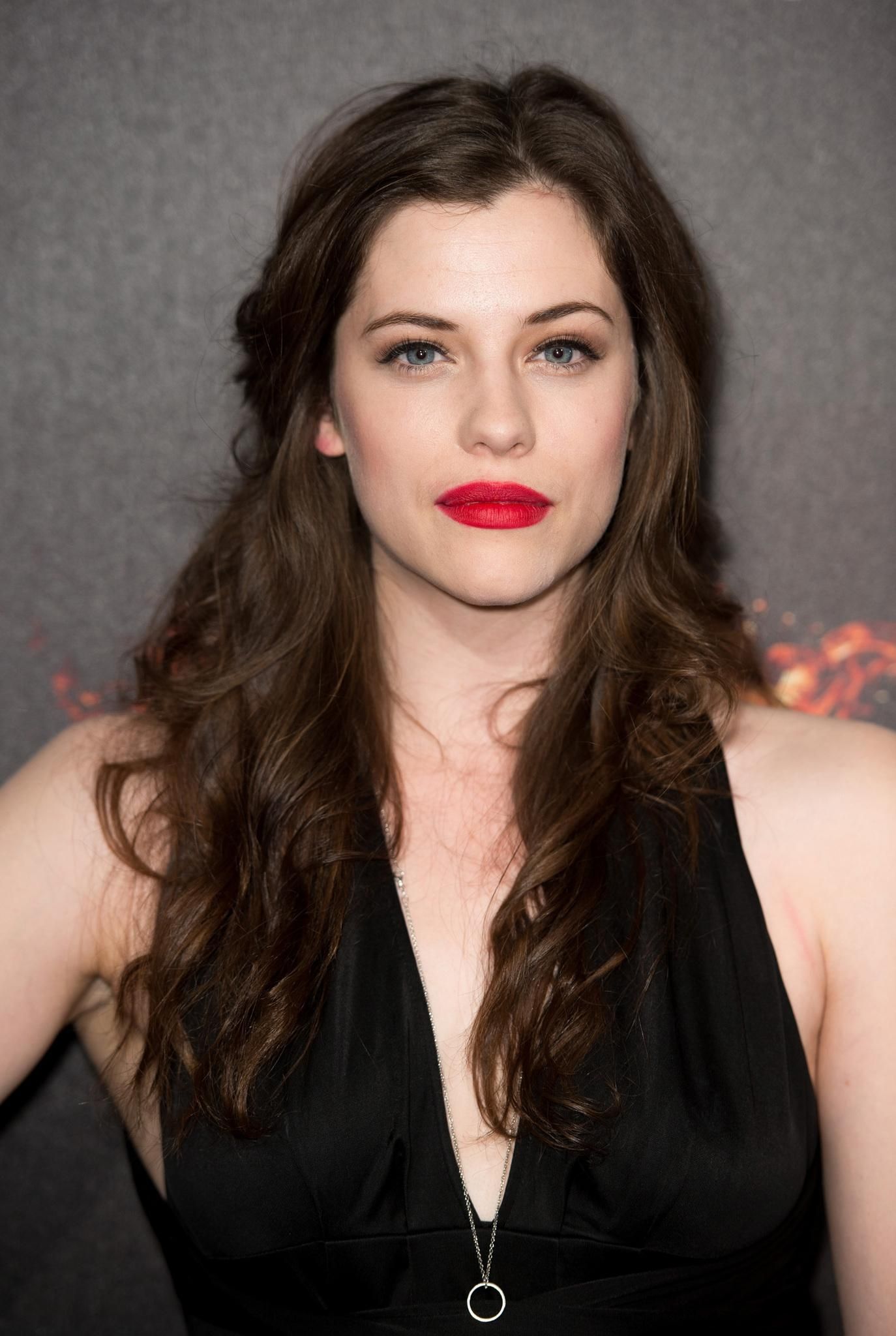 How tall is Jessica De Gouw?